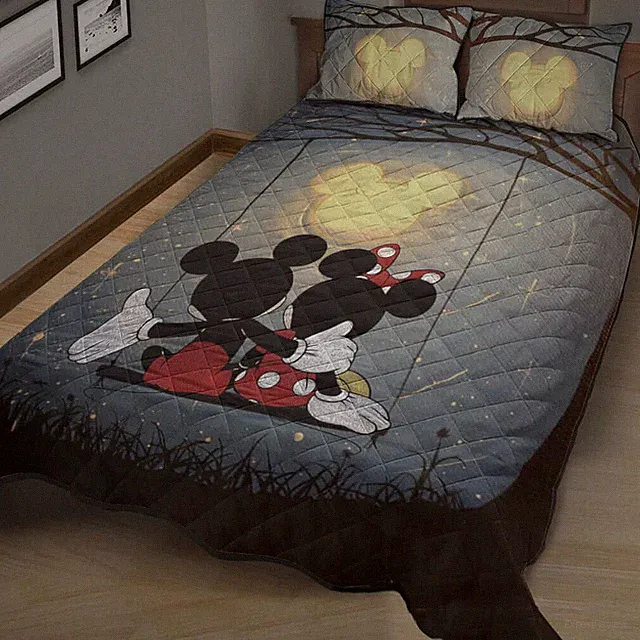 Happy Valentine's Day Mickey & Minnie Under Moon Quilt Bed Set