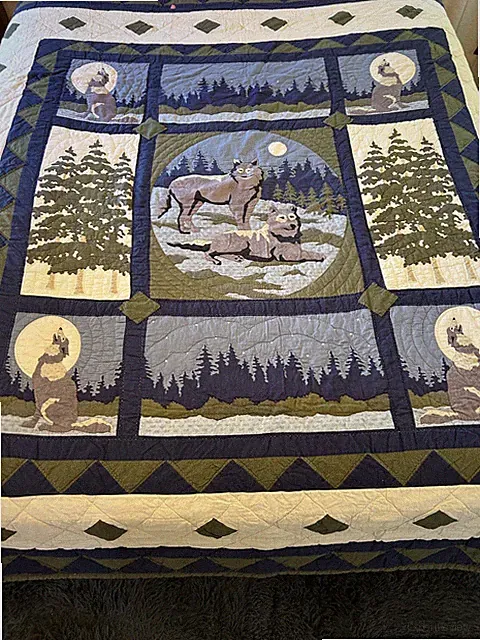 Queen Quilt Howling Moon Wolf Mountains Pine Trees Wildlife Lodge Hand Quilted